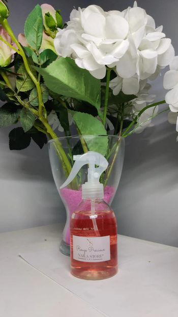 Parfum d'intérieur naila store rouge précieux