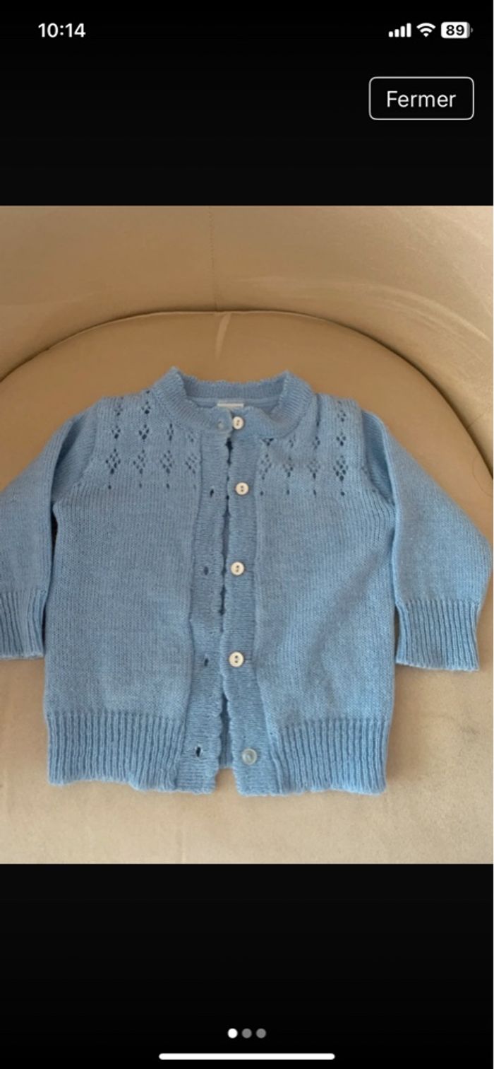 Gilet bleu ciel  en taille 12 /18 mois, de marque Country.