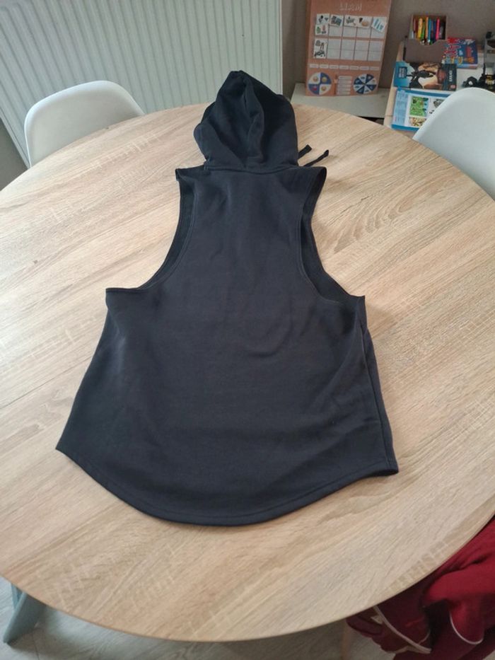 T-shirt sans manches - photo numéro 5