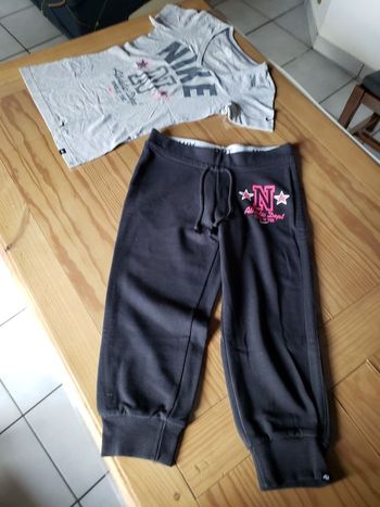 Ensemble pantacourt noir et T-shirt manches courtes gris Nike