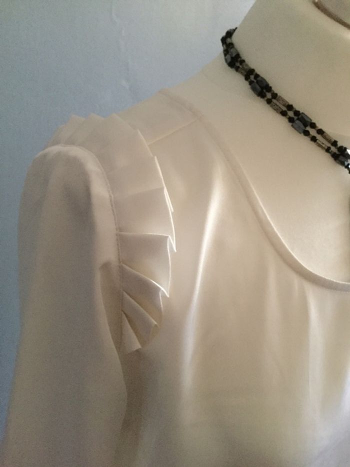 Blouse très féminine - photo numéro 2