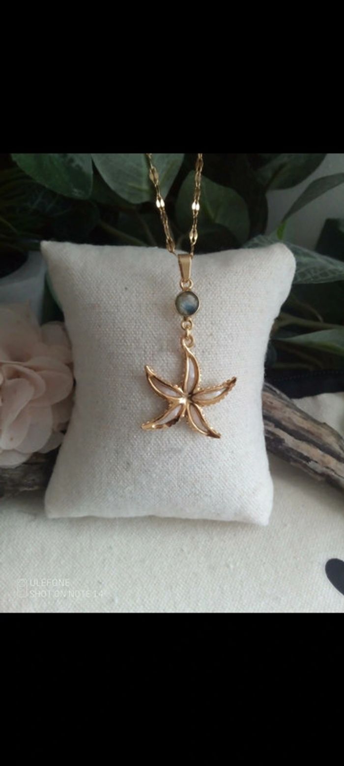 Collier étoile de mer en nacre et connecteur en pierre de labradorite