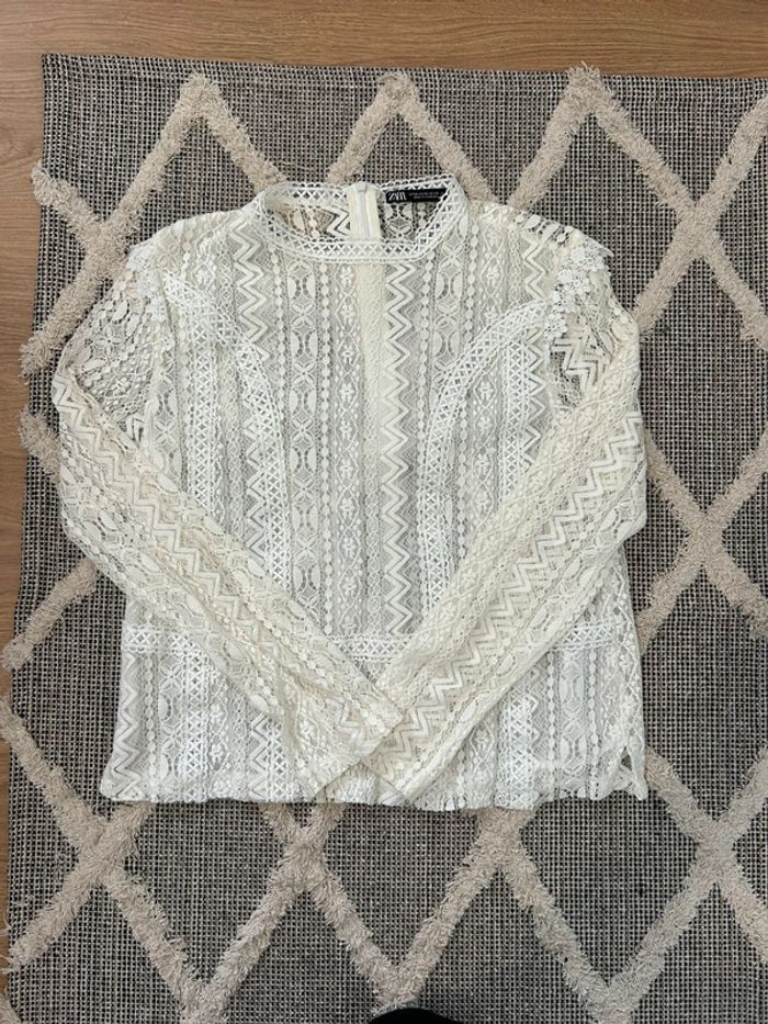 Blouse en dentelle broderies Zara - photo numéro 3