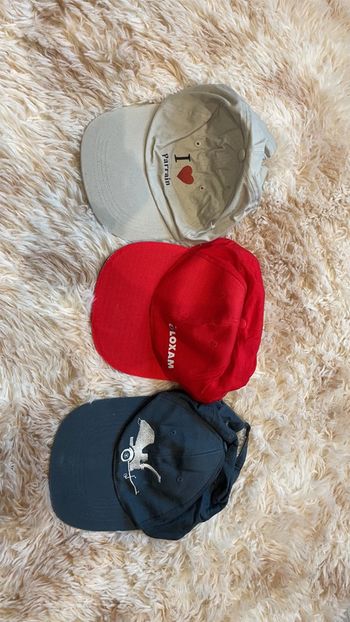 Lot de 3 casquettes neuves