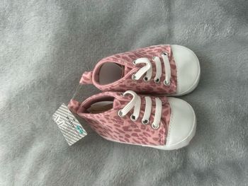 Chaussures neuves fille pointure 18-19