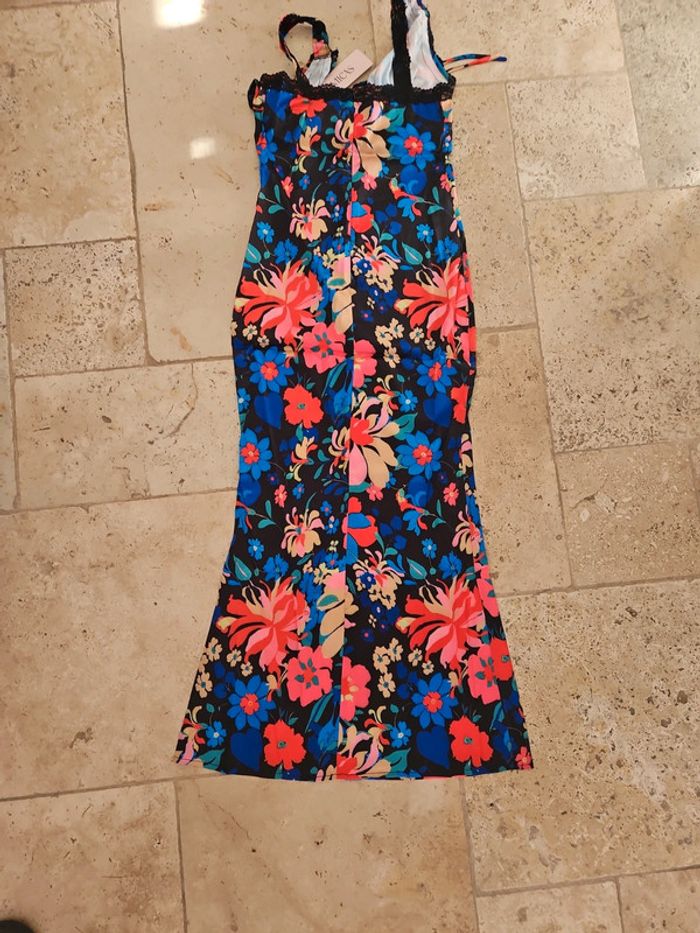 Neuve Robe longue fleurie T XS 34 36 - photo numéro 2