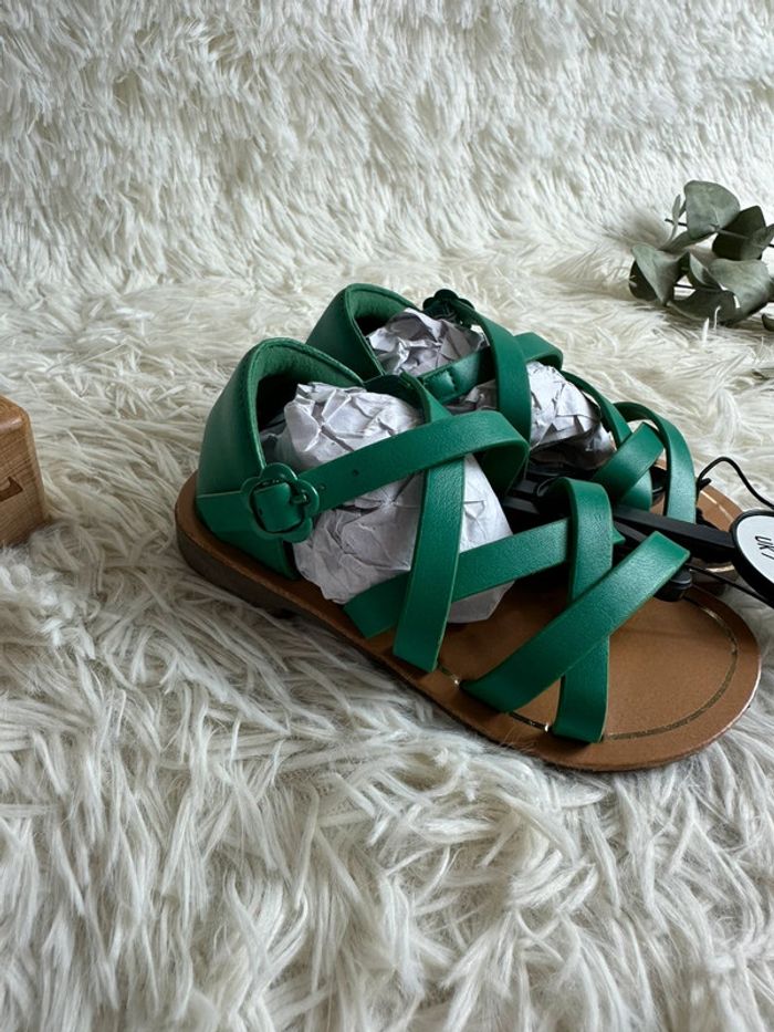 Paire de sandales vertes Kiabi taille 24 - photo numéro 3