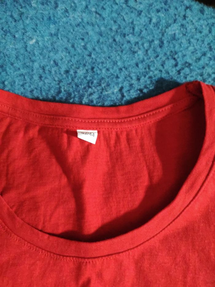 Tee-shirt rouge 42/44 - photo numéro 2