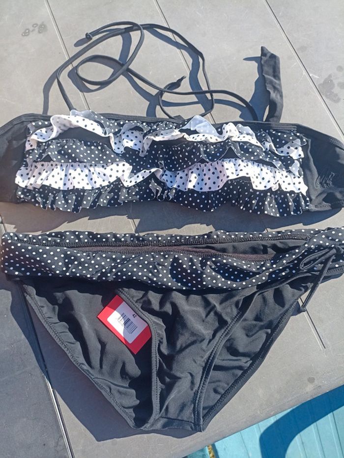 Maillot de bain noir et blanc taille 42