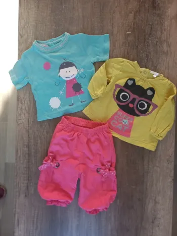 Lot tee-shirts et pantalon bébé fille 6 mois