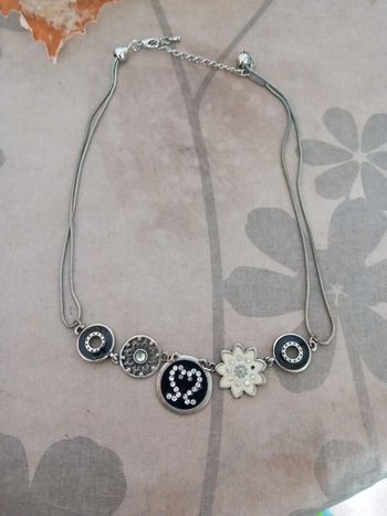 👧collier cou avec 5 motifs noir argenté