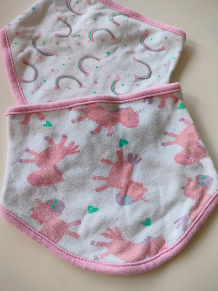 Lot deux bavoirs triangle bébé fille - photo numéro 2