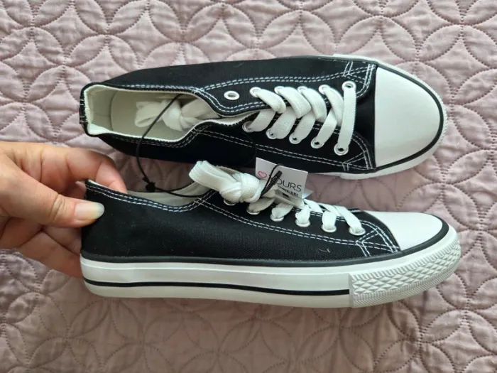 Basket Yours femme 38 neuves