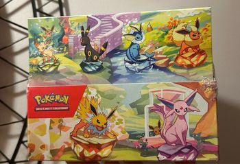 Display mini tin scellée EV 8.5 FR évolution prismatique Pokémon