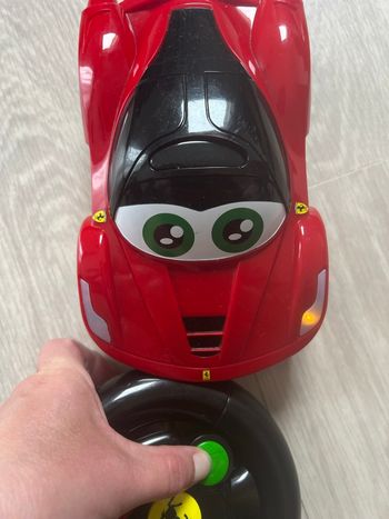 Voiture télécommandée 