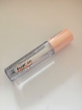 Huile à lèvres neuve sous plastique