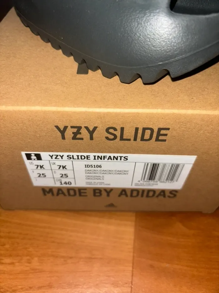 Adidas Yeezy slide - photo numéro 2