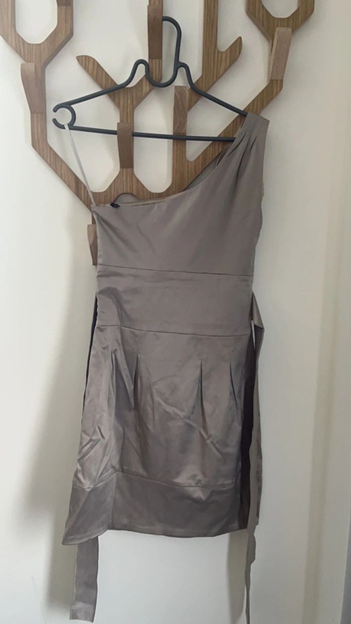 Robe taupe cintrée - photo numéro 4