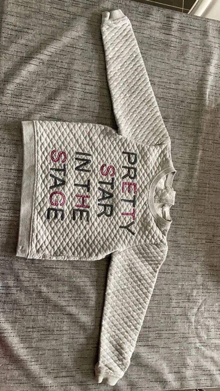 Pull 5ans taille petit
