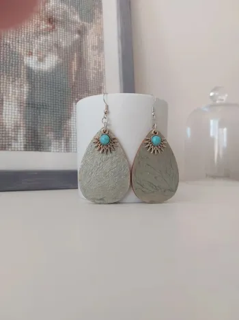 Boucles d'oreilles bois peint gris métallisé