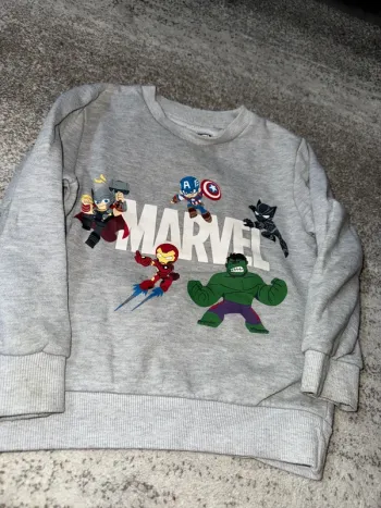 Pull marvel taille 110