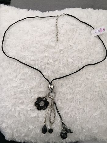 150-Collier lacet velours boule argentée NEUF