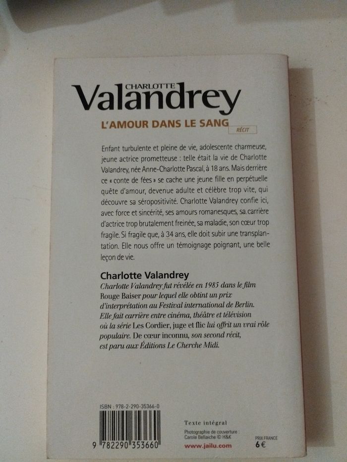 Livre L'amour dans le sang - Charlotte Valandrey - photo numéro 2