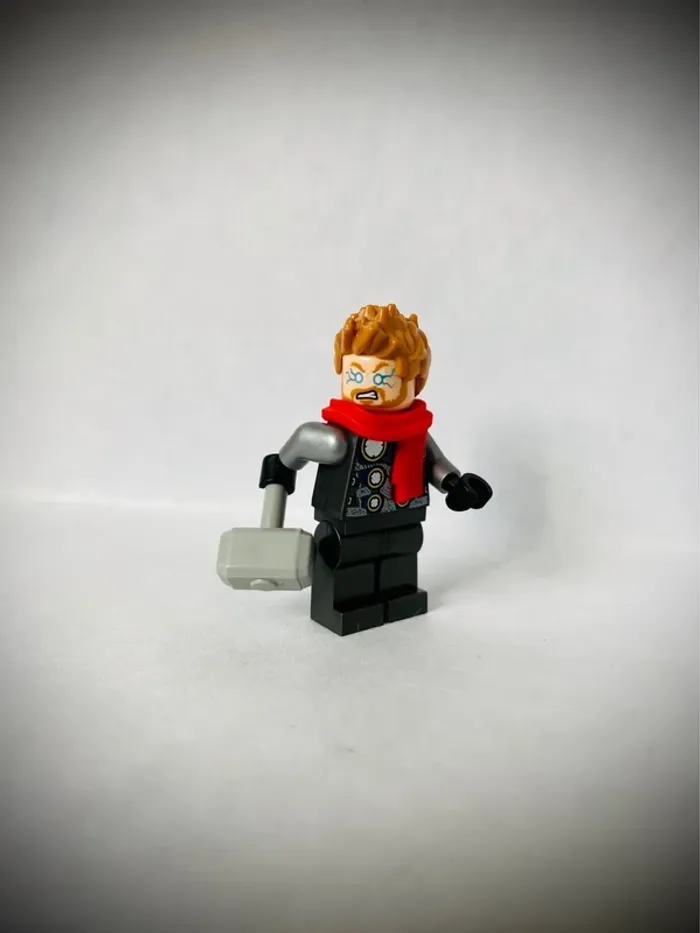 Minifigurine LEGO Marvel Super Heroes sh756 - Thor avec une écharpe Rouge - Très bon état - photo numéro 2