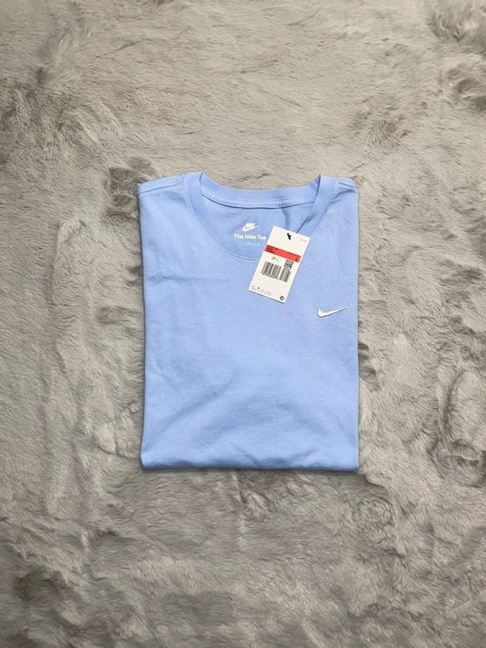 T-shirt Nike bleu clair logo brodé blanc 🩵 Taille L