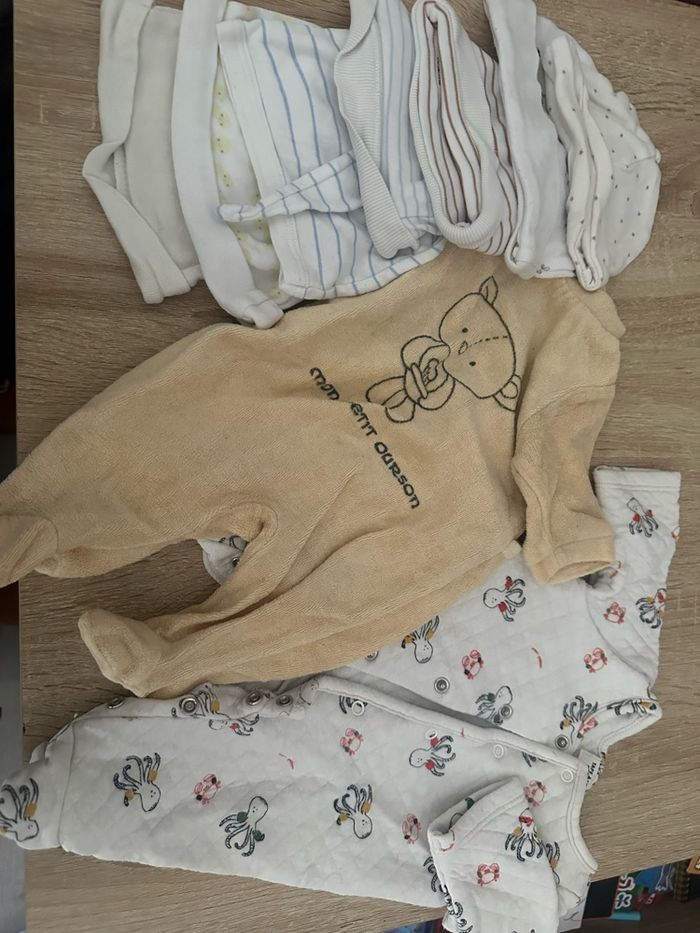 Lot vêtements naissance et un mois 109 pièces - photo numéro 2