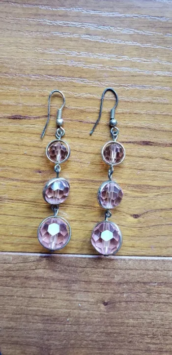 Boucles d'oreilles pendantes rose pale transparent