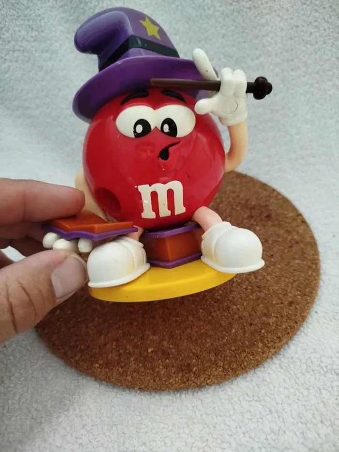 Figurine M&M's rouge - photo numéro 3