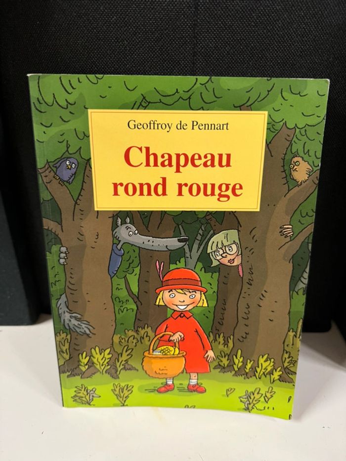 Livre Chapeau rond rouge