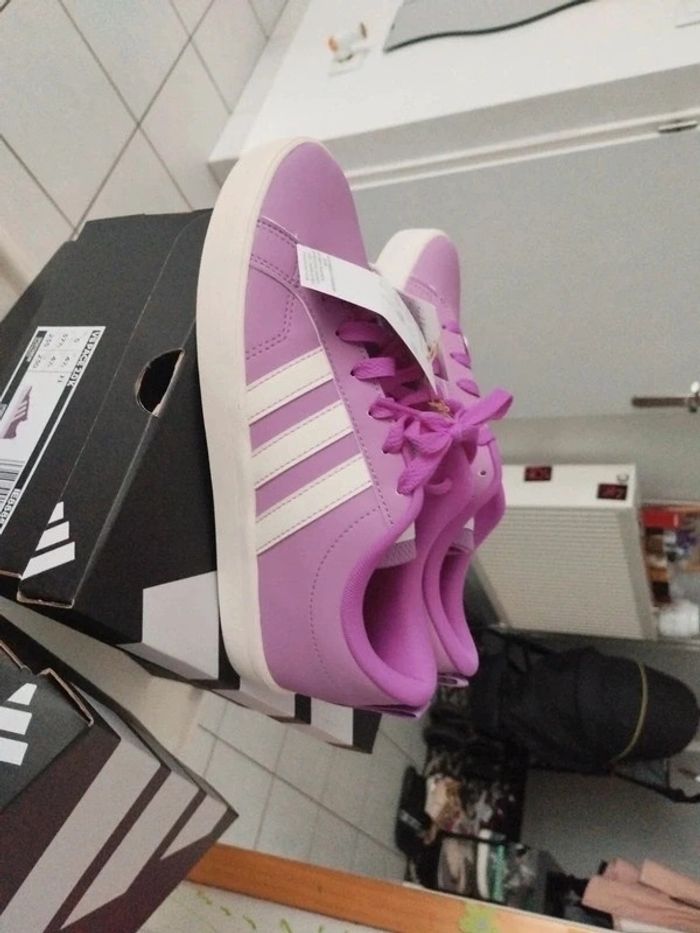 Basket Adidas neuves - photo numéro 3