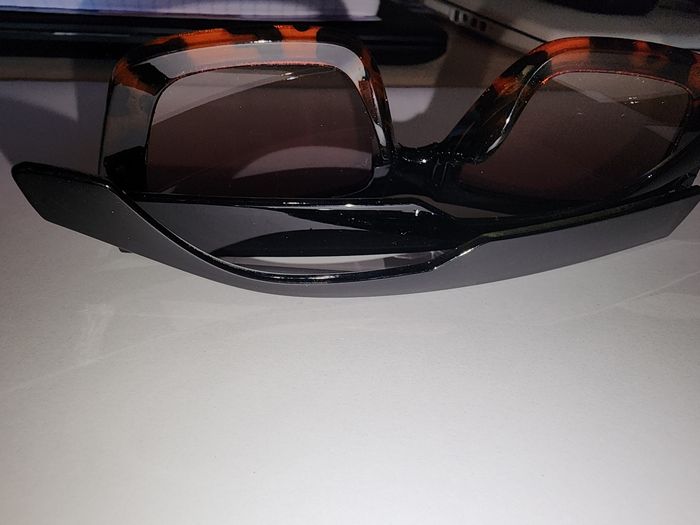 Lunette de soleil - photo numéro 3