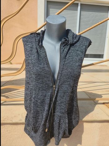 T-shirt chemise en excellent état sans manches, taille XL.