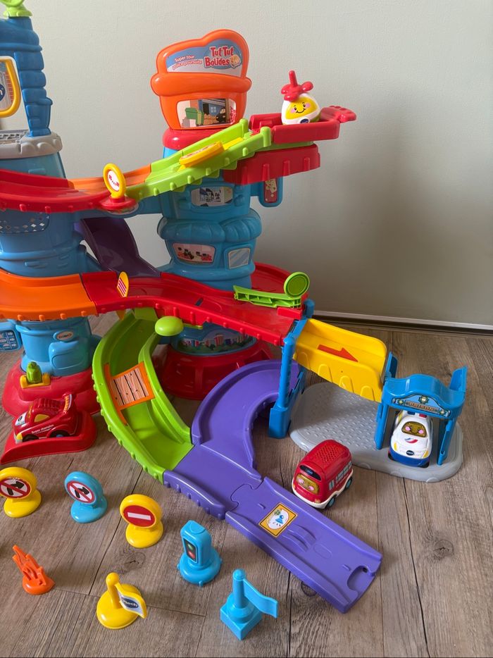 Tut tut bolides Super tour de police  Vtech - photo numéro 3