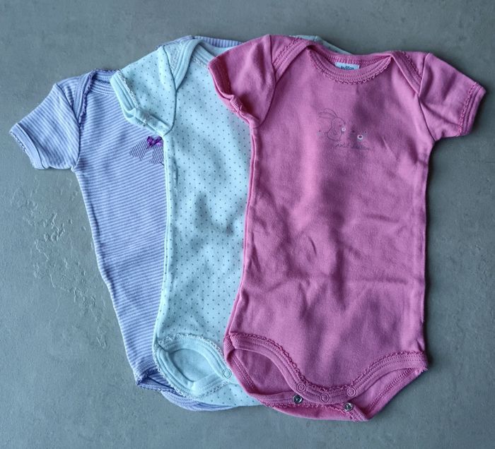 Lot bodies petit bateau 3 mois fille violet rose