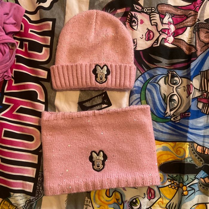 Ensemble, bonnet, plus cache cou