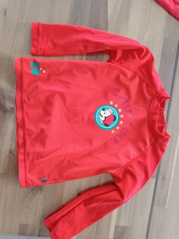 T shirt piscine 23 mois michey excellent état