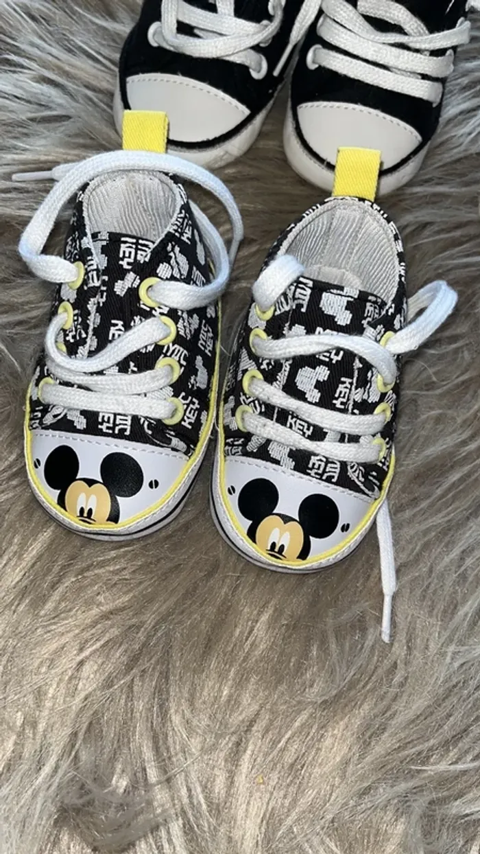 2 paires de baskets Mickey 3/6 mois - photo numéro 2