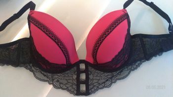Soutien gorge rouge et noir dentelle