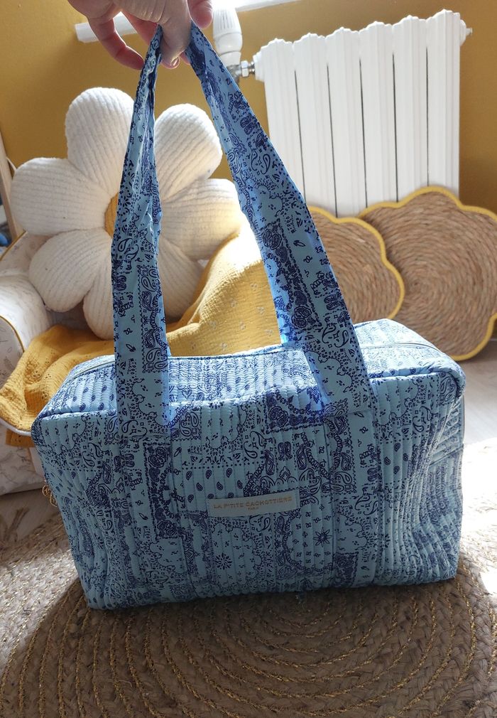 Sac week-end, à langer imprimé bandana bleu La p'tite cachottière - photo numéro 4