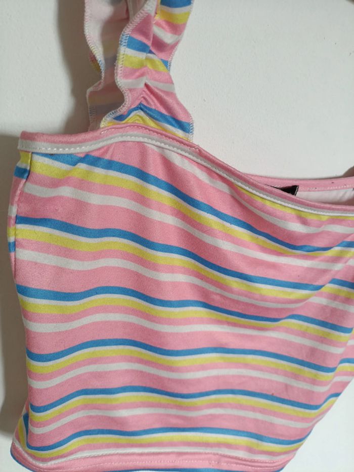 Crop top rayé multicolore à bretelles à volants - photo numéro 2
