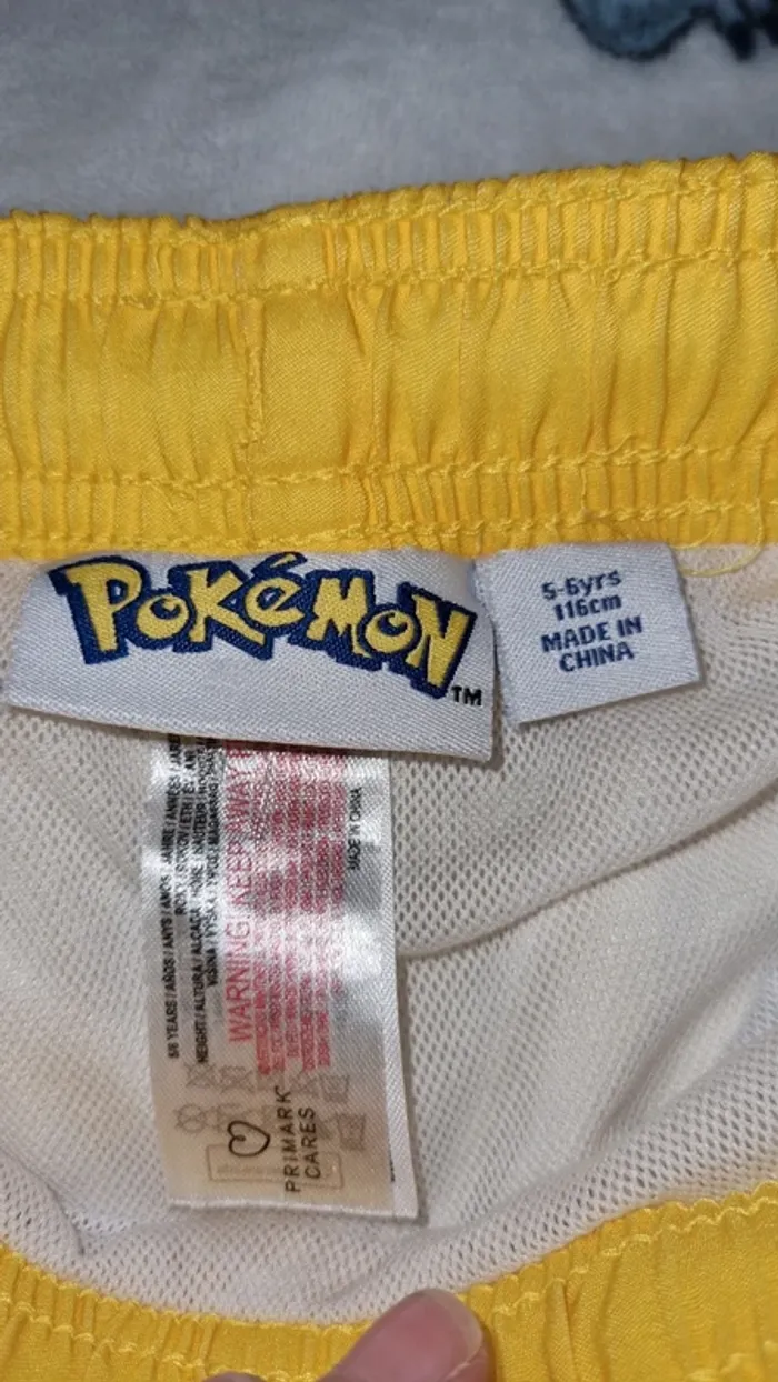 Short de bain pikachu 6 ans en très bon état - photo numéro 5