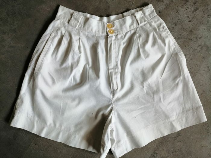 Bermuda blanc court en lin taille 36-38 (micros trous) - photo numéro 1