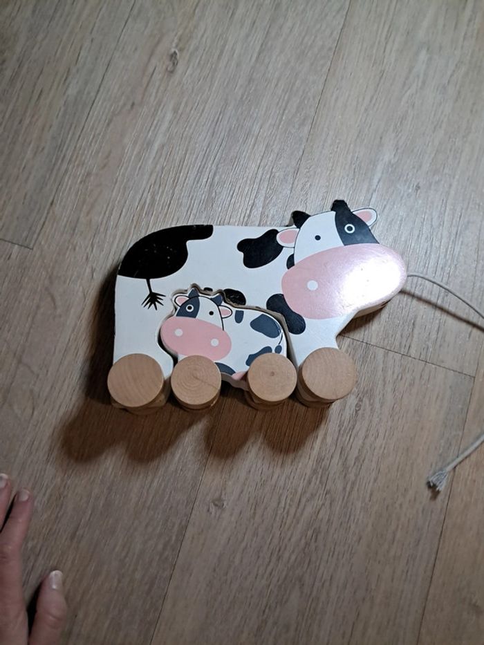 Vache en bois à tirer - photo numéro 2