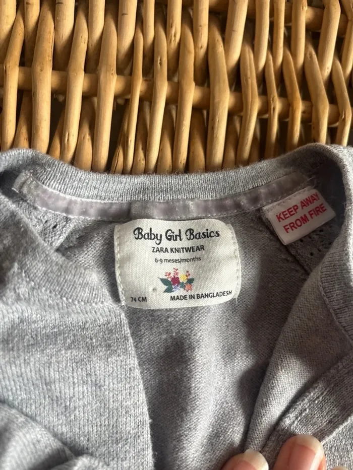 Gilet gris  Zara 6/9mois en très bon état - photo numéro 2