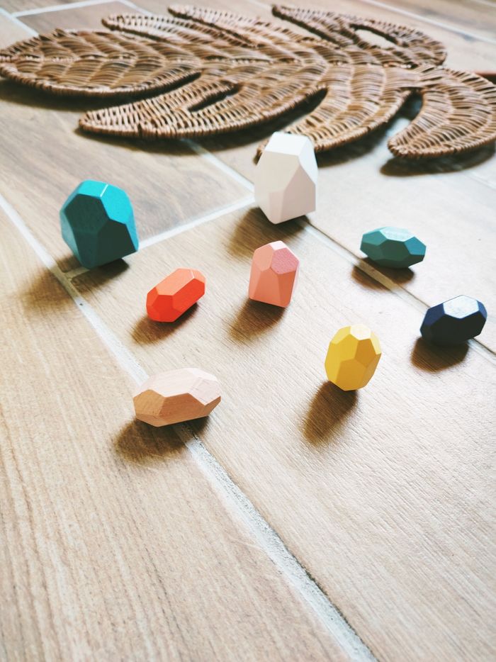 🪨Lot de 8 menhirs pierres multicolores à empiler en bois JB789 - photo numéro 2