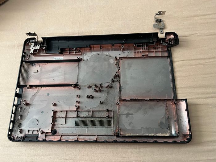 Plasturgie dessous / bottom case – ASUS R540LJ d’origine - photo numéro 3